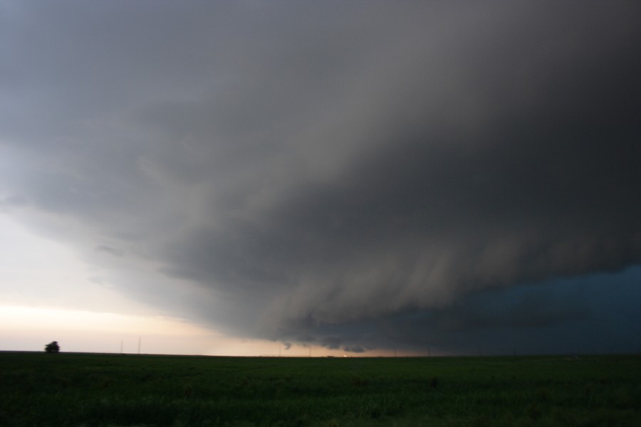 shelfcloud shelf_cloud : S of Darrouzett, Texas, USA   23 May 2007