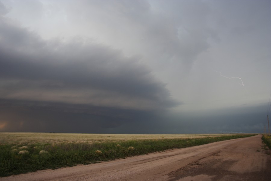 cumulonimbus supercell_thunderstorm : E of Keyes, Oklahoma, USA   31 May 2007