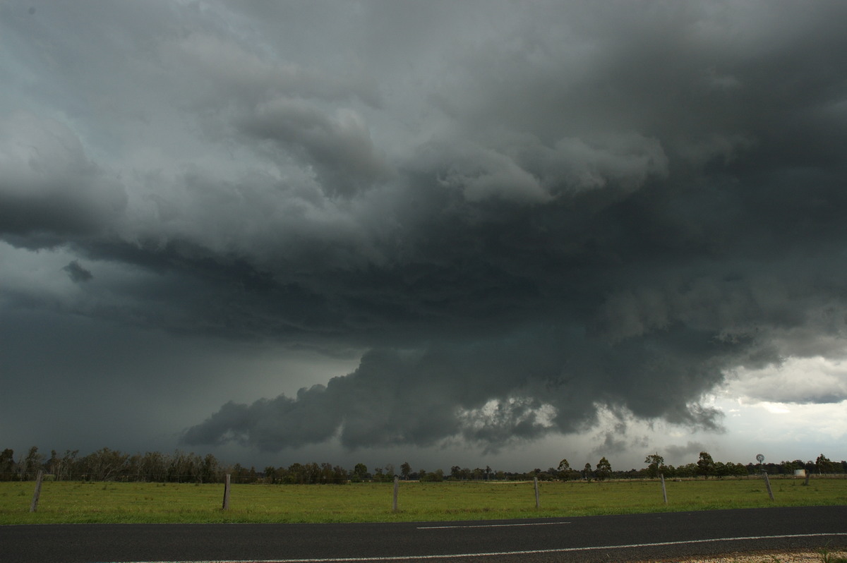 wallcloud thunderstorm_wall_cloud : E of Casino, NSW   26 October 2007