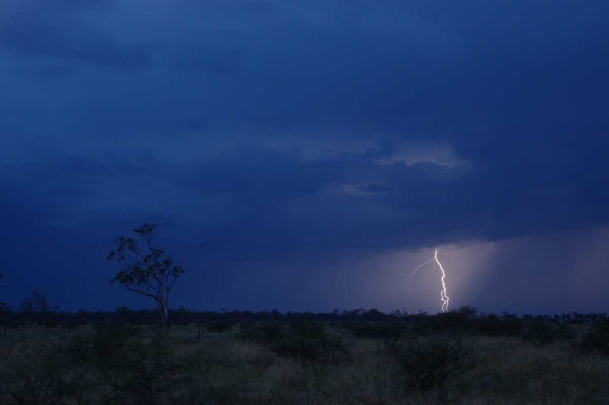 lightning lightning_bolts : E of Goondiwindi, QLD   9 December 2007