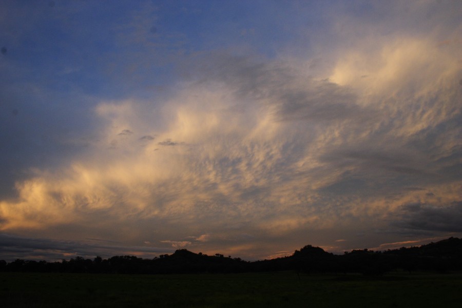 anvil thunderstorm_anvils : near Willow Tree, NSW   14 October 2008