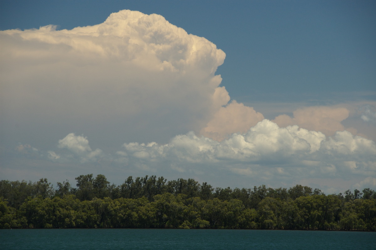 overshoot overshooting_top : Ballina, NSW   29 December 2008