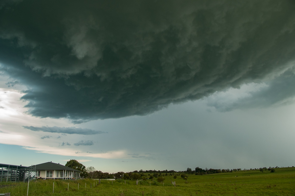 wallcloud thunderstorm_wall_cloud : McKees Hill, NSW   30 December 2008