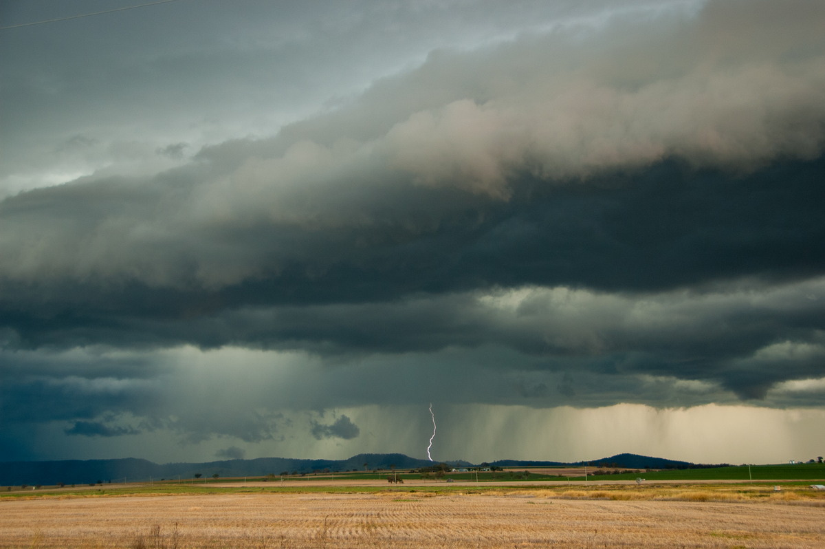 shelfcloud shelf_cloud : near Killarney, QLD   24 January 2009